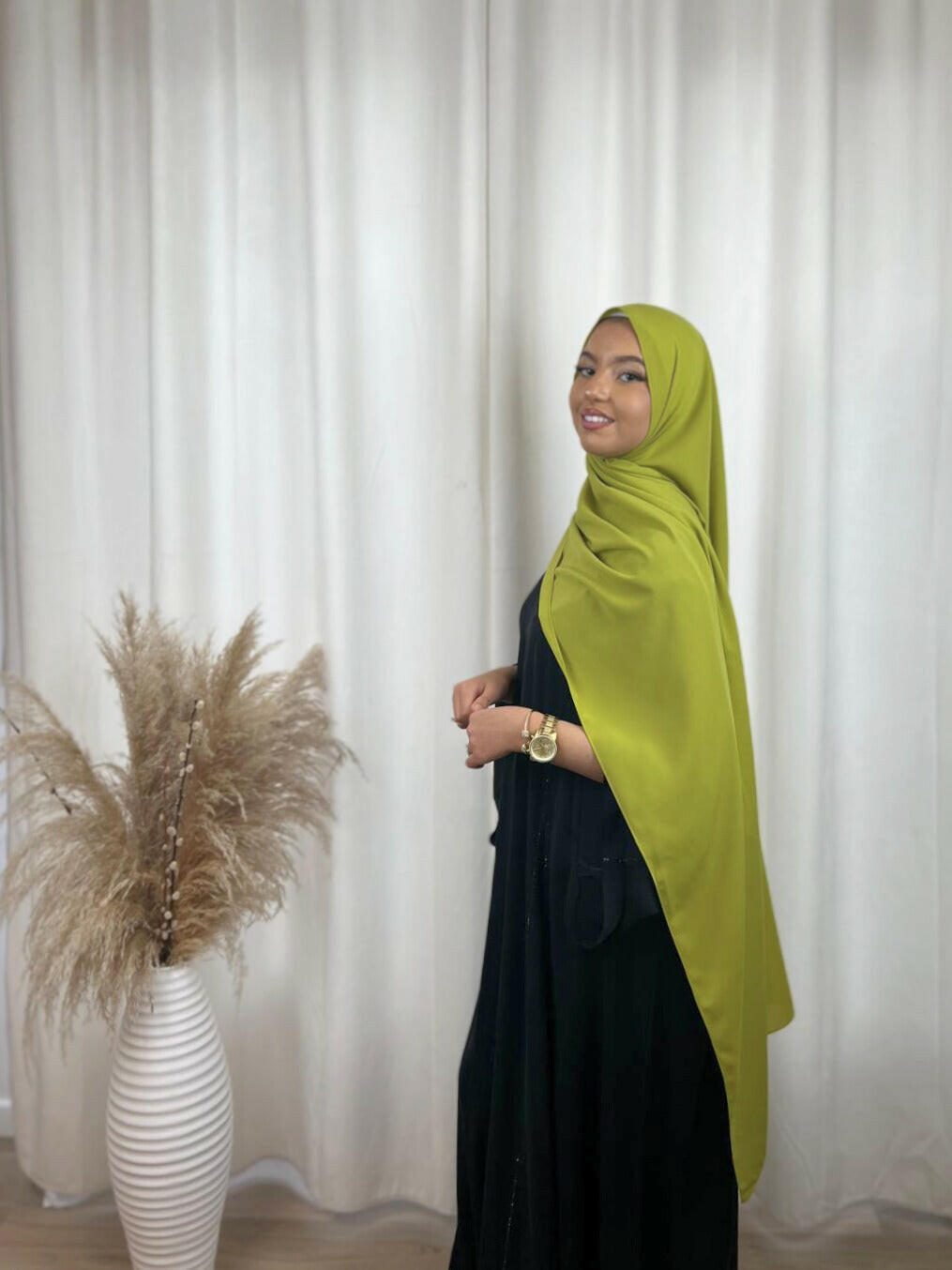 Hijab Premium Soie De Médine - Vert Olive.